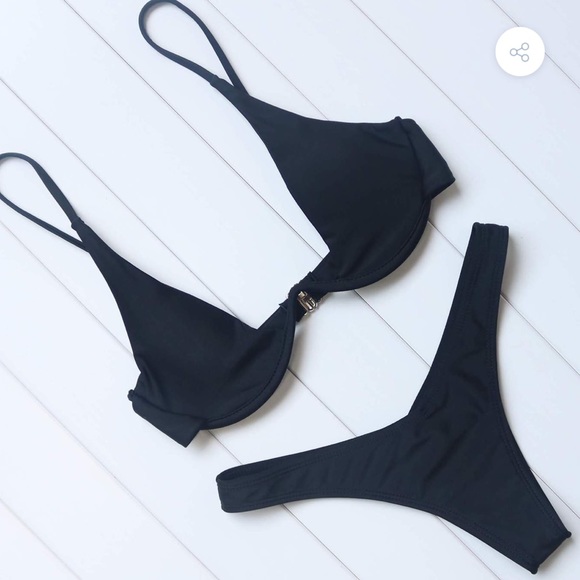 Black bikini - Picture 3 of 3